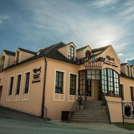 Zamecky Penzion Kopecek Rajec-Jestrebi Exterior photo