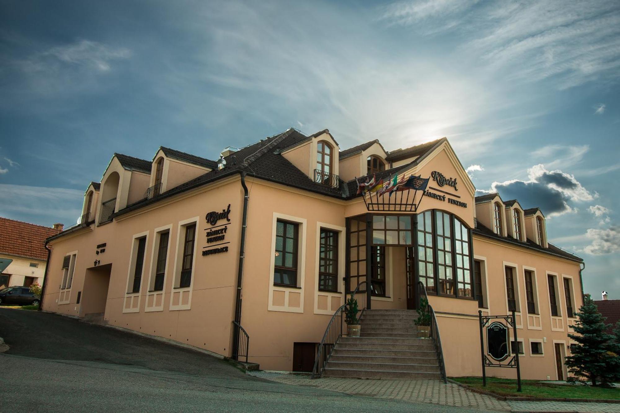 Zamecky Penzion Kopecek Rajec-Jestrebi Exterior photo